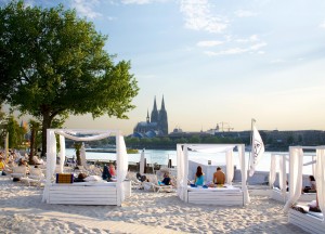 Köln am Rhein (Foto: Wikimedia Commons - KölnKongress GmbH/Public Domain) Köln am Rhein (Foto: Wikimedia Commons - KölnKongress GmbH/Public Domain)
